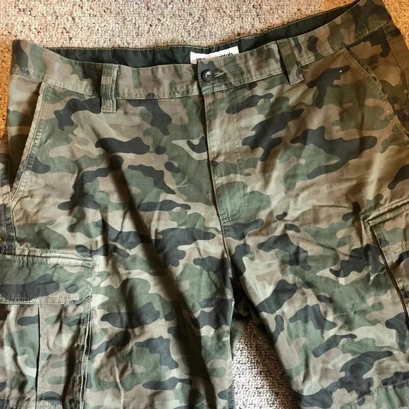 Amazon essentials Camouflage Summer shorts Mens Size 42 Pockets - Picture 6 of 8